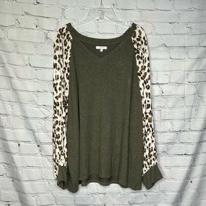 Maurice’s Olive Gree Top w/ ivory cheetah print sleeves - Size 1X